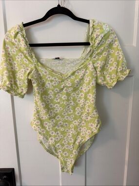 Miss Selfridge Light Green Floral Puff-Sleeve Bodysuit